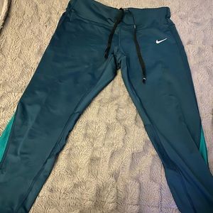 Nike cropped leggings
